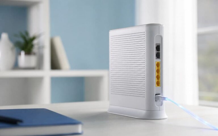 Routeur Internet générique posé sur un bureau lumineux pour diagnostiquer une Freebox bloquée à l’étape 3
