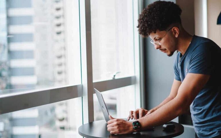 personnalisez le menu démarrer de windows 11 pour rendre votre expérience utilisateur unique et efficace grâce à nos astuces et conseils pratiques.