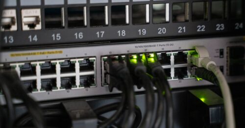 découvrez comment intégrer efficacement windows et linux pour améliorer la compatibilité et optimiser votre environnement informatique hybride.
