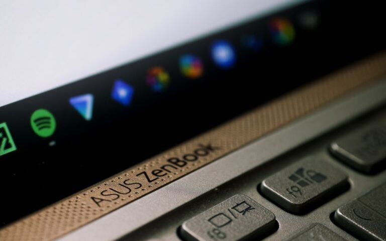 découvrez l'asus proart pz14, un moniteur professionnel offrant une précision des couleurs exceptionnelle, une qualité d'image supérieure et un design élégant pour les créateurs exigeants.