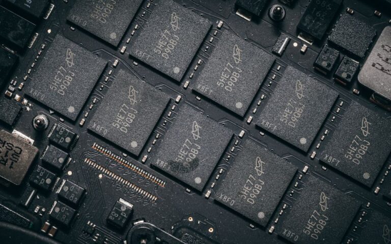 la protection de la mémoire : mécanismes et techniques pour sécuriser l'accès et prévenir les erreurs en informatique.